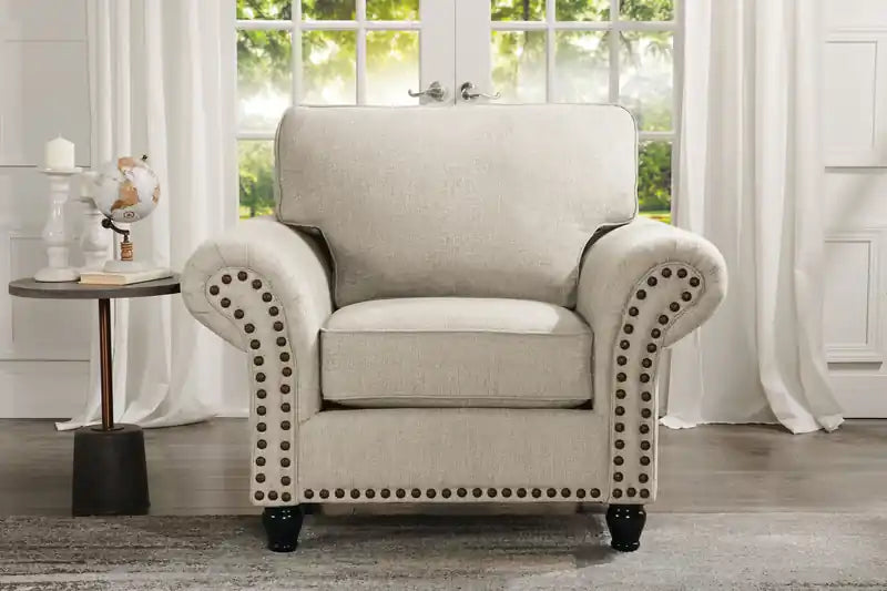 Fauteuil en tissu chenille avec garniture cloutée et pieds tournés en bois